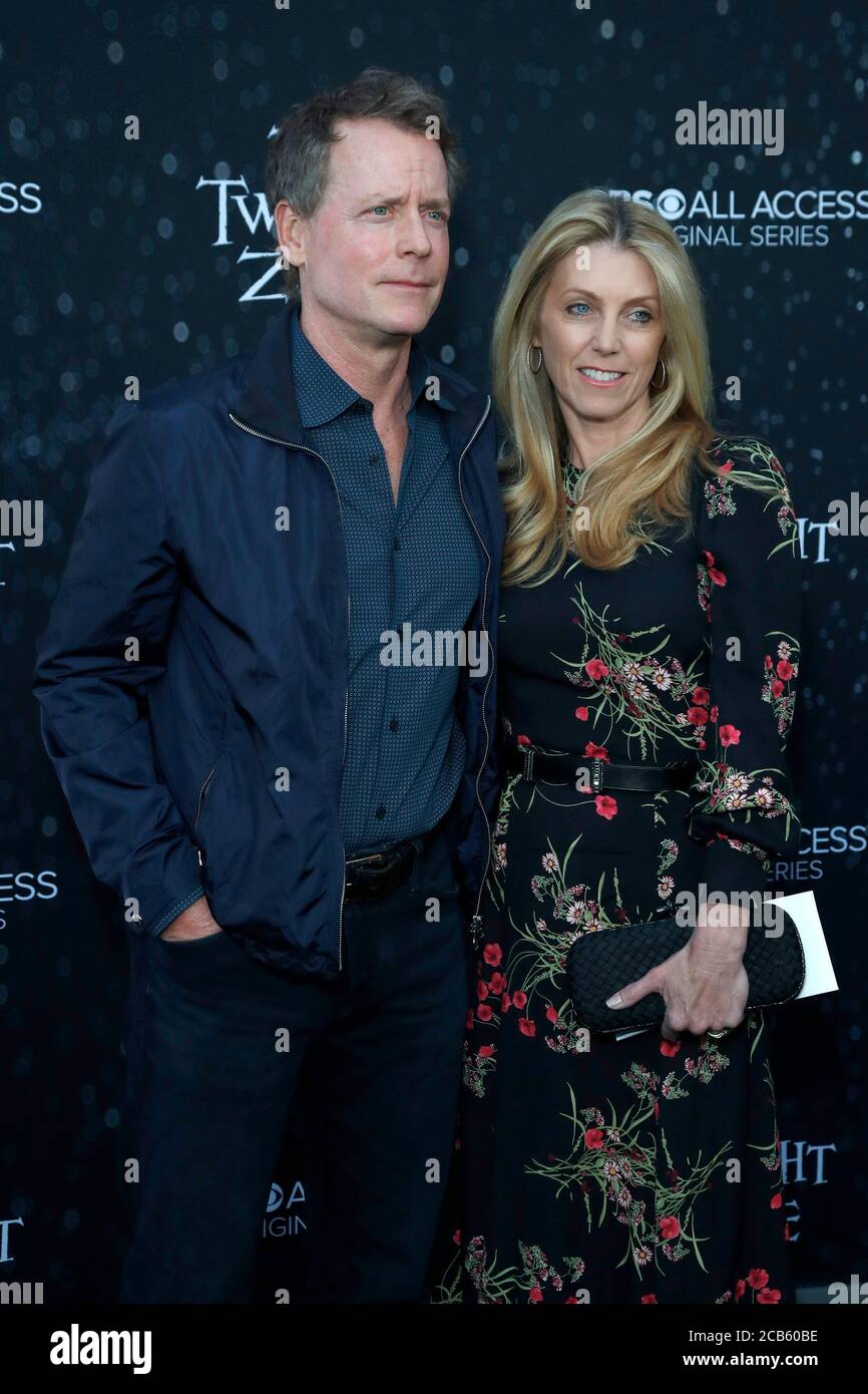LOS ANGELES - MAR 26: Greg Kinnear, Helen Labdon at "The Twilight Zone