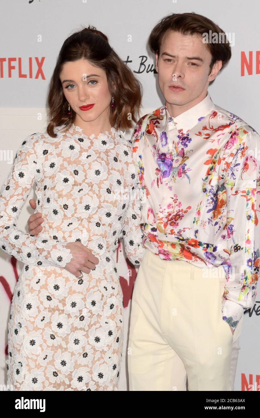 LOS ANGELES - JAN 28: Natalia Dyer, Charlie Heaton at the "Velvet