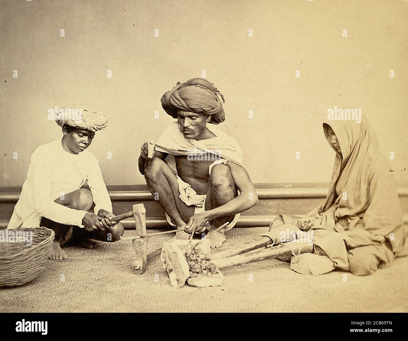 Old studio photo india hi-res stock photography and images - Alamy