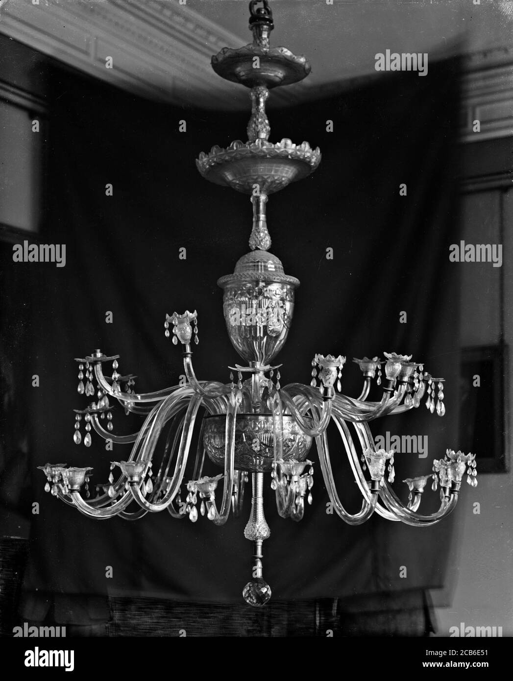 Chandeliers and black background hires stock photography and images