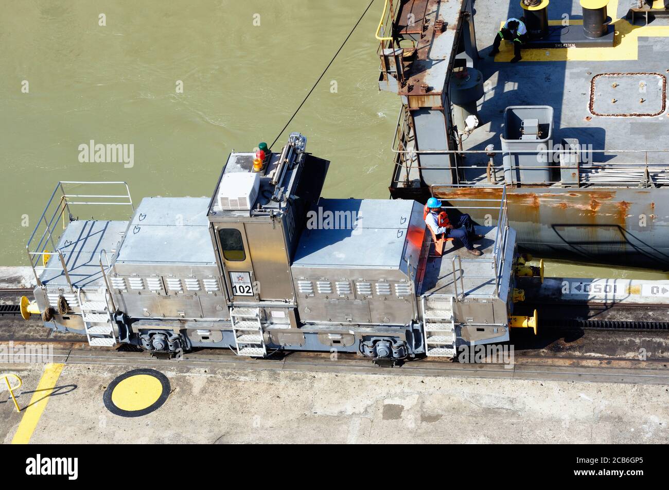 Electric tug, or mule, that lead shipping alone the entry to the Panama  Canal from tracks running alongside Stock Photo - Alamy
