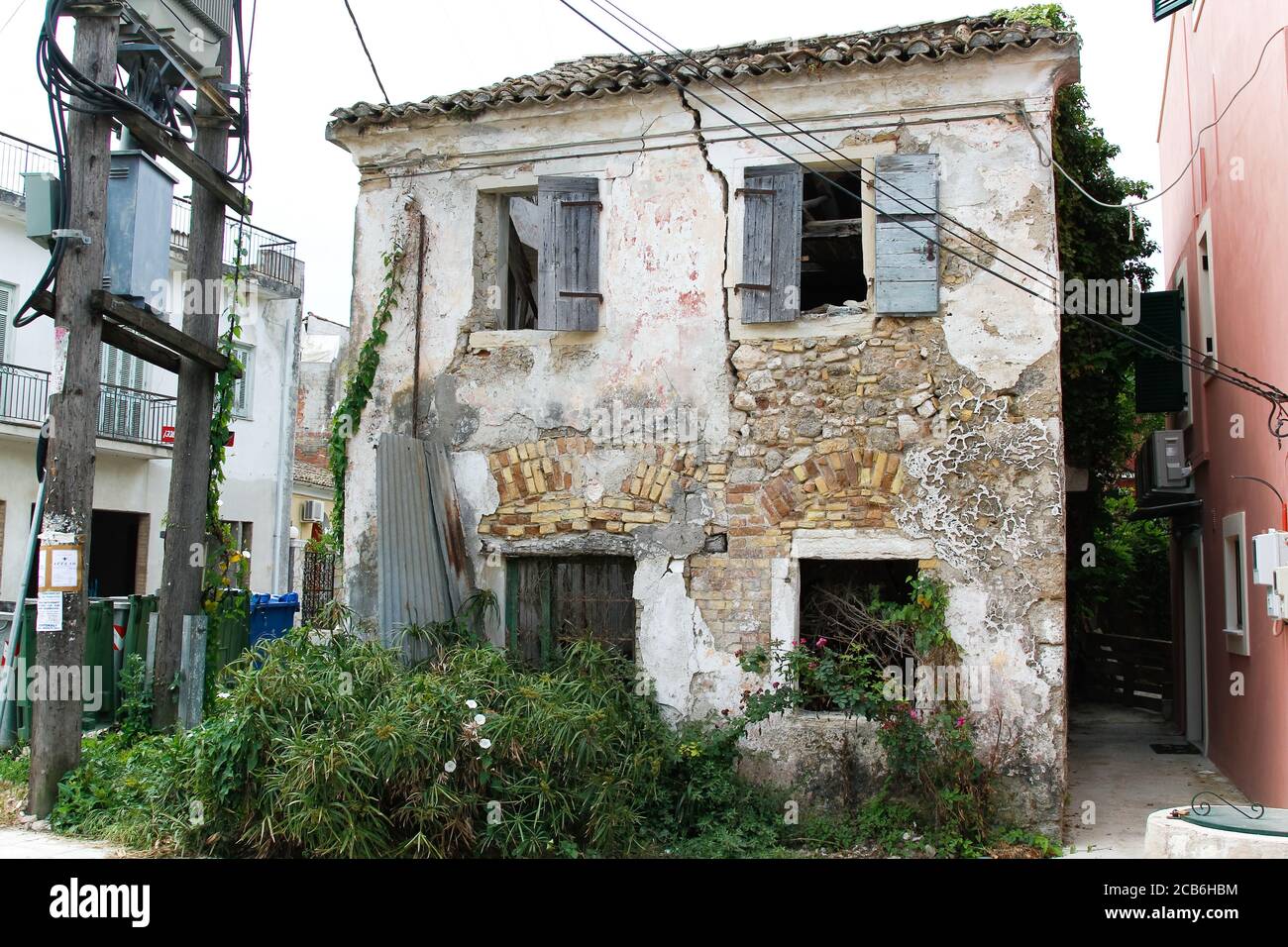 Abandoned house in Corfu old Town Stock Photo Alamy