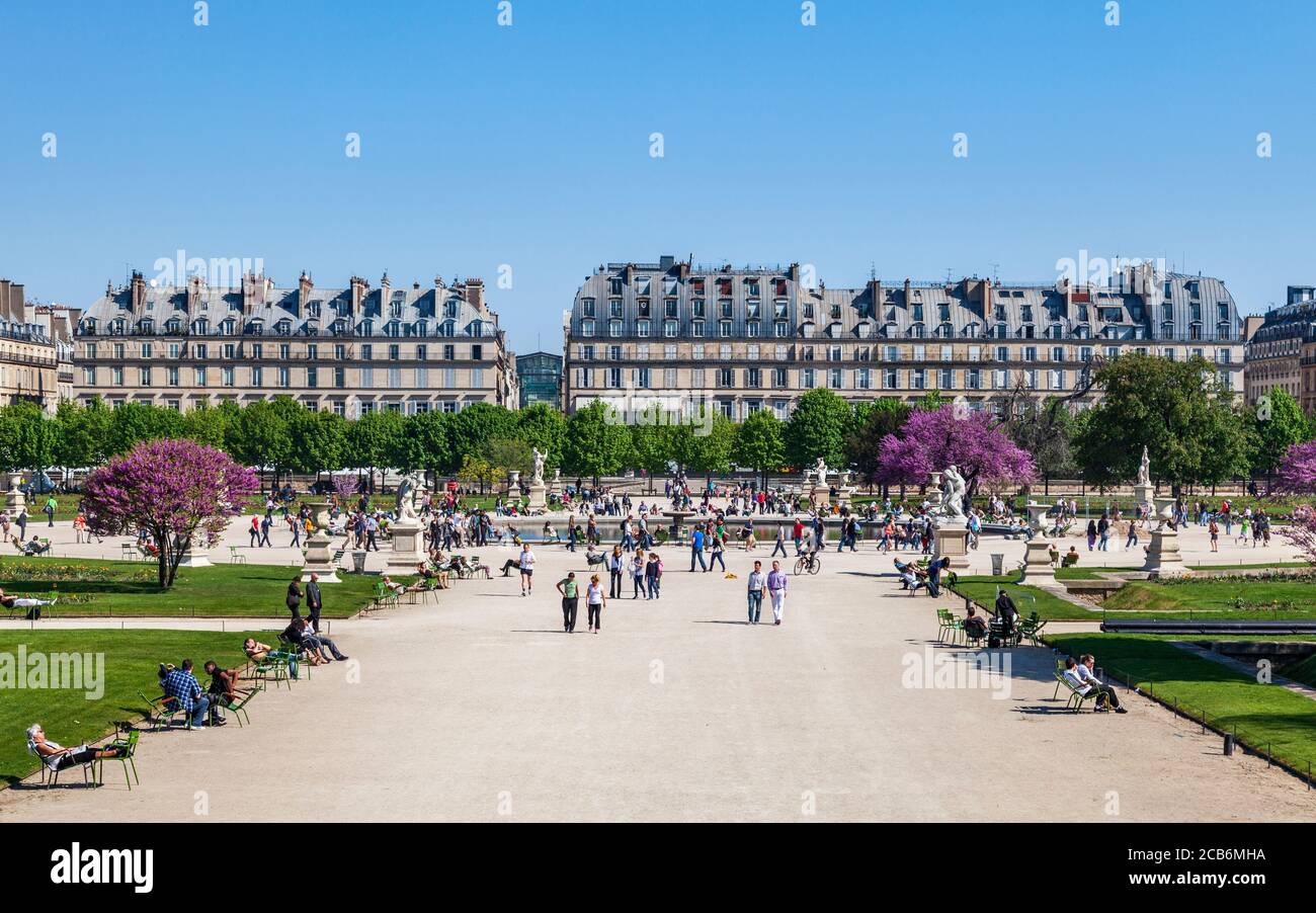 A spring day at the Grand Bassin Rond in the Tuileries Garden, Paris Stock Photo