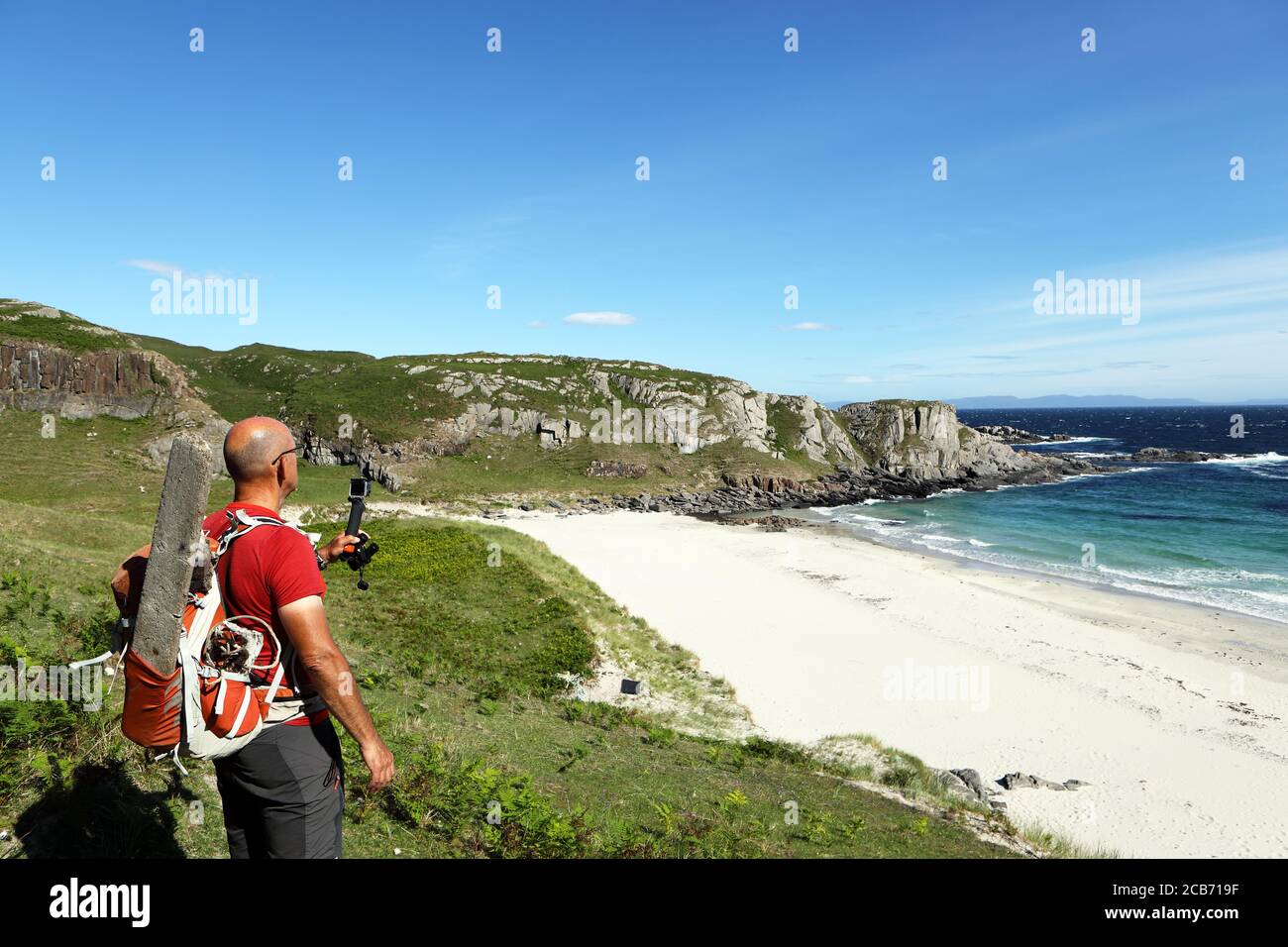 Man recording the stunning beauty of Scoor beach, Isle of Mull Stock Photo