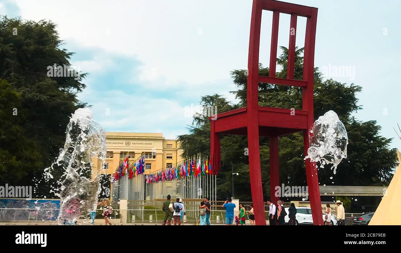 The Broken Chair at Geneva. it symbolise opposition to land mines and