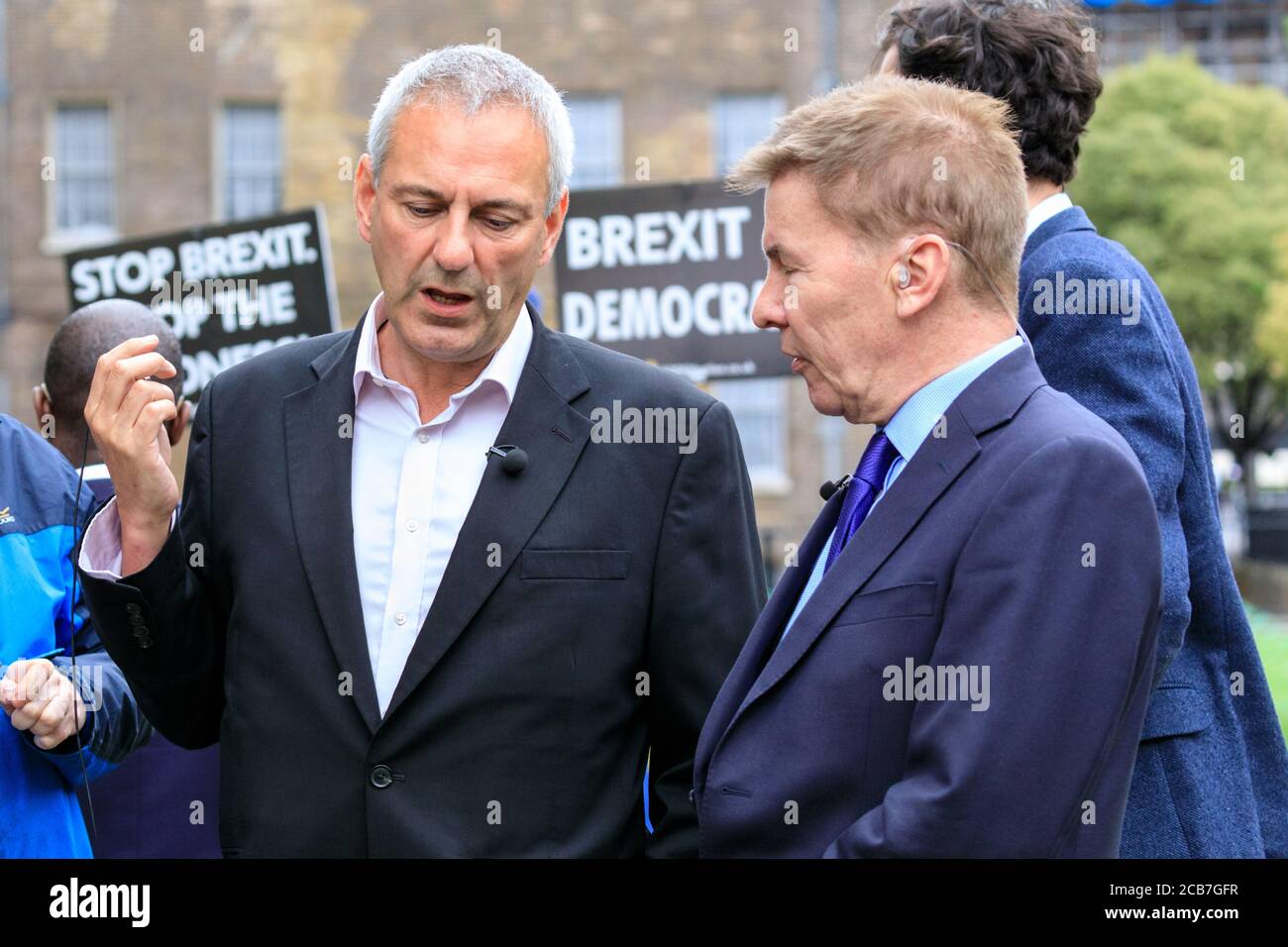 Kevin Maguire, Daily Mirror journalist and Andrew Pierce, Daily Mail Journalist, chat in Westminster, London, UK Stock Photo