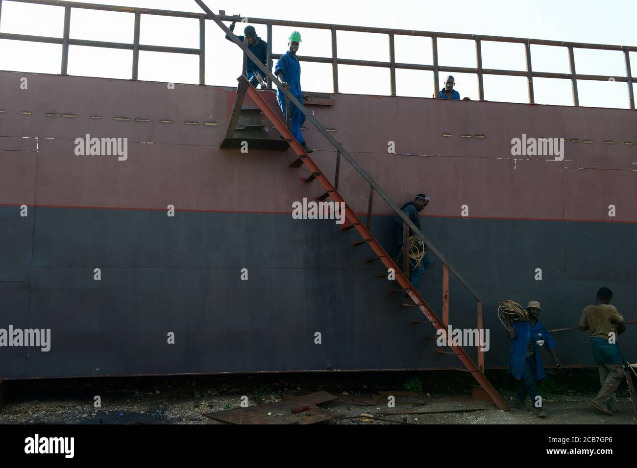 TANZANIA Tanga, Pangani, small shipyard, construction of car ferry boat / TANSANIA Tanga, Pangani, kleine Schiffswerft Stock Photo