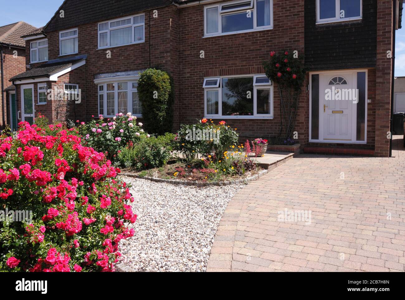 HOUSE WITH PRIVATE DRIVEWAY AND FRONT GARDEN OF DOMESTIC PROPERTY. UK