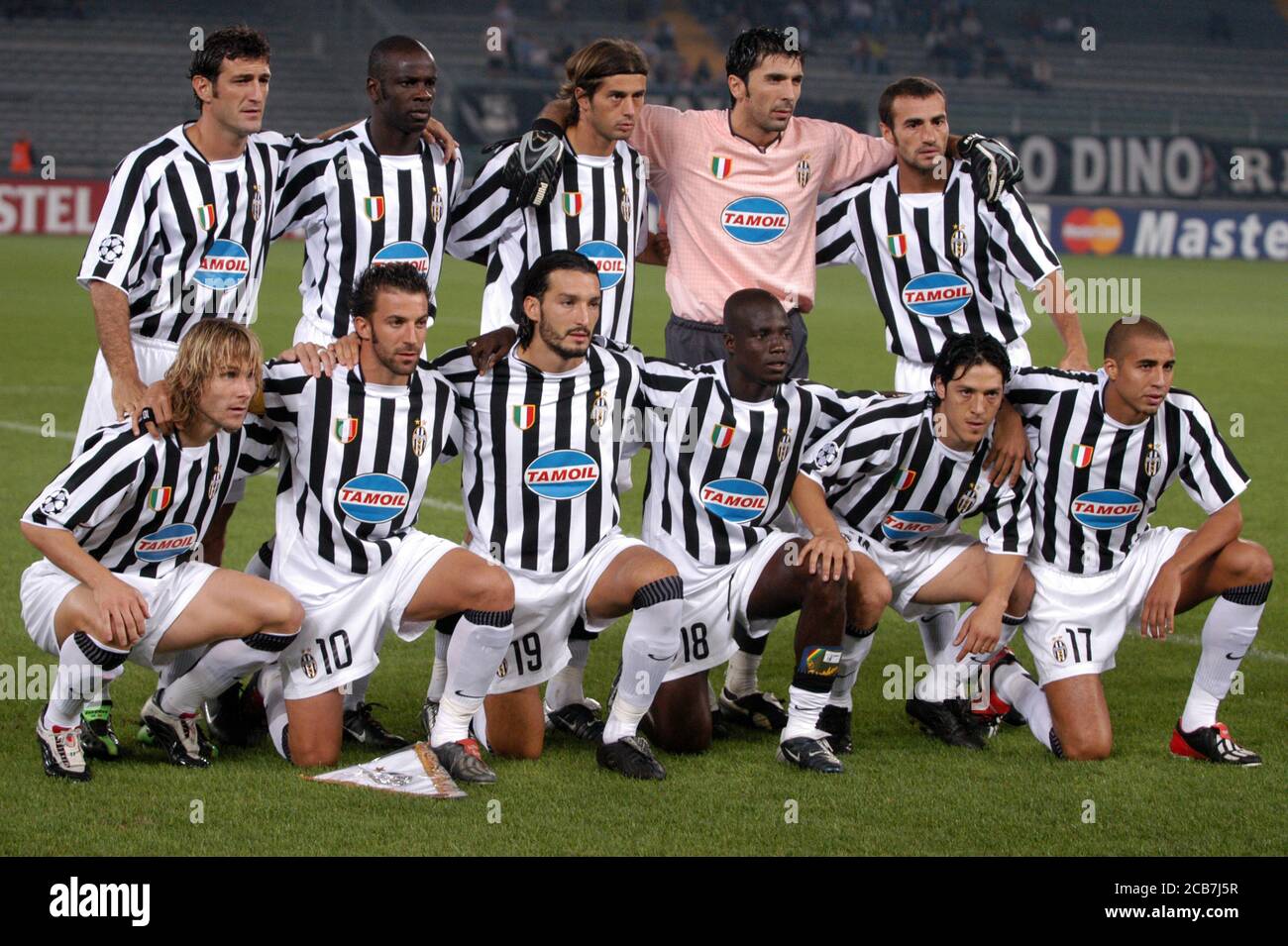Turin Italy ,17 September 2003, "Delle Alpi" Stadium, UEFA Champions League  2003/2004, FC Juventus- SK Galatasaray: Juventus players before the match  Stock Photo - Alamy