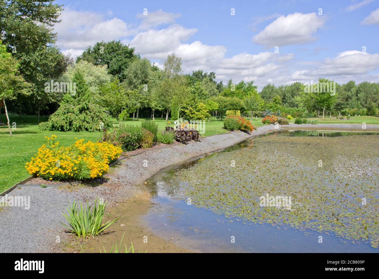 The lake at Breezy Knees Gardens near York Stock Photo