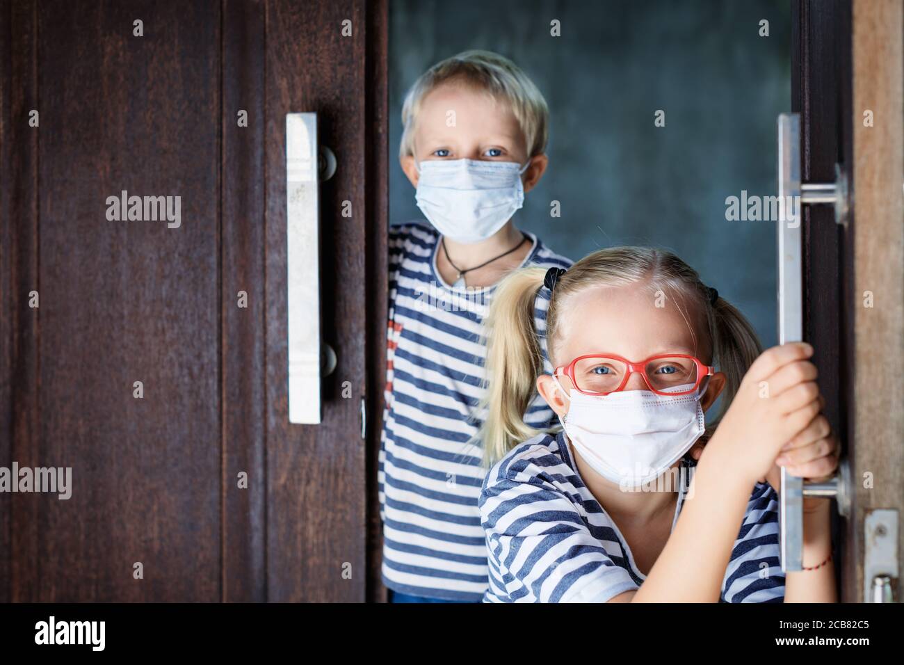 Download Kids Wearing Masks High Resolution Stock Photography And Images Alamy Yellowimages Mockups