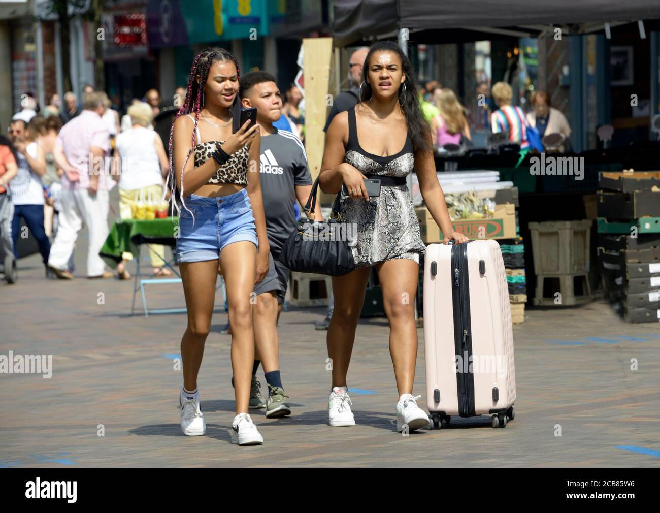 Mixed race family hi-res stock photography and images - Alamy