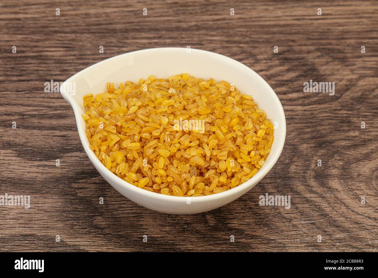 Bulgerty Eatable Vegetarian cuisine - dry bulgur for cooking in the bowl Stock Photo - Alamy
