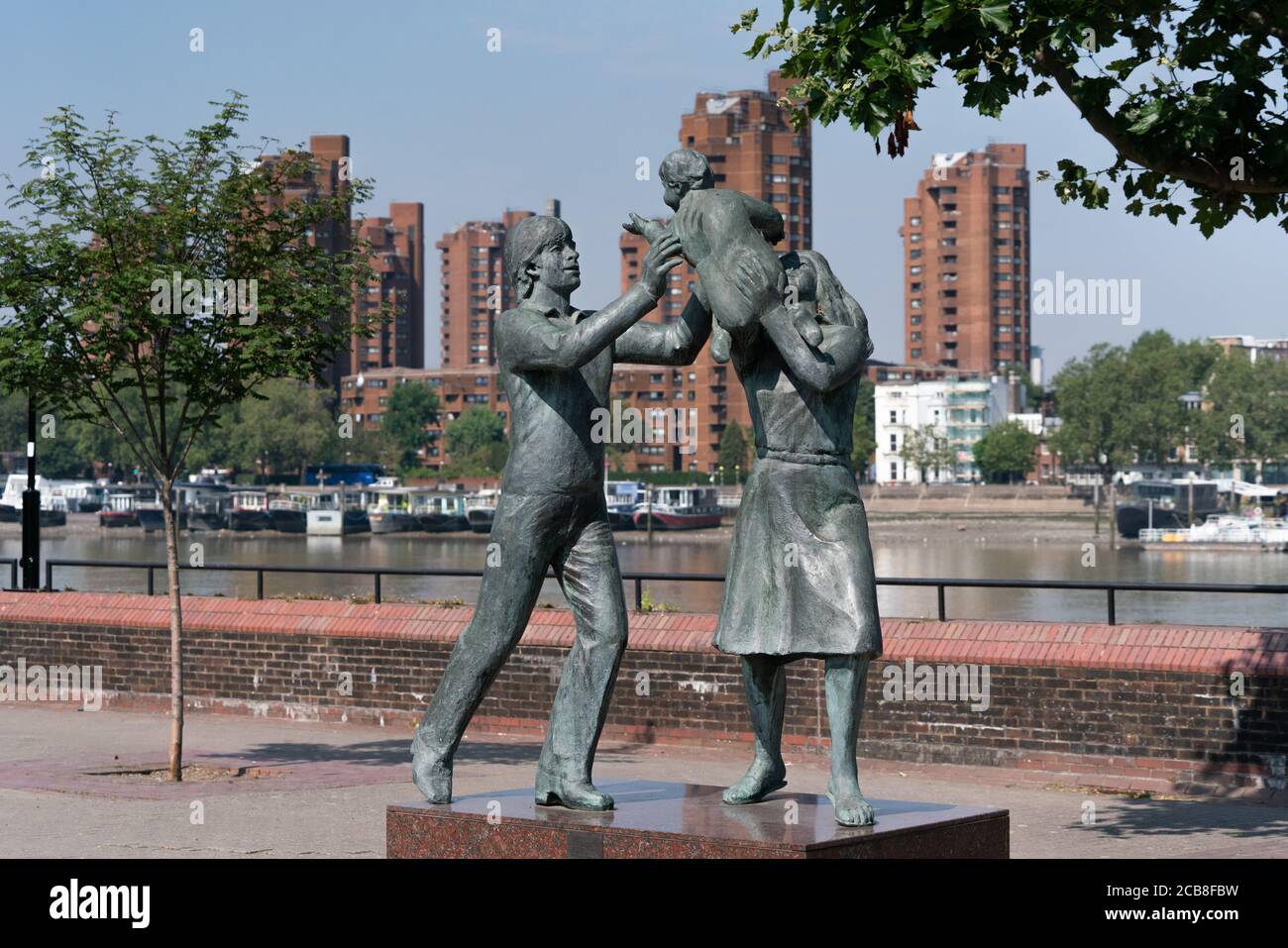 In Town statue on Battersea Bridge Road, Wandsworth riverside Stock