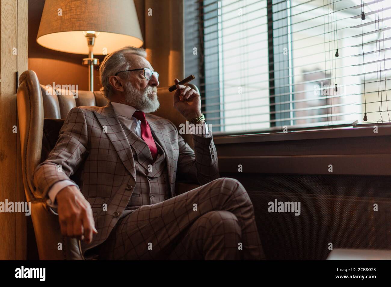 Rich old man. Rich old man. Rich old man. Старик с деньгами. Rich old man.