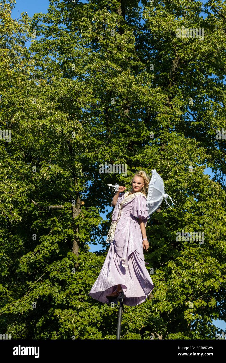 Mülheim an der Ruhr, Germany. 7 August 2020. Broicher Schlossnacht 2020 on 7 and 8 August takes place with a social distancing concept because of coronavirus / Covid-19. Acrobatics performed by 'Flying Luise' on a 5m tall pole. Stock Photo