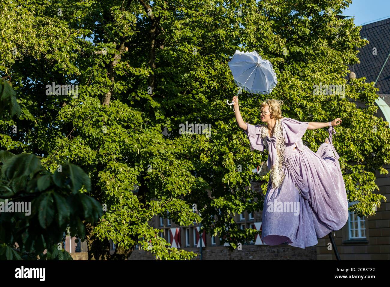 Mülheim an der Ruhr, Germany. 7 August 2020. Broicher Schlossnacht 2020 on 7 and 8 August takes place with a social distancing concept because of coronavirus / Covid-19. Acrobatics performed by 'Flying Luise' on a 5m tall pole. Stock Photo