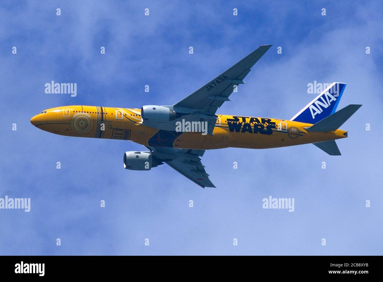 Ana All Nippon Airways Boeing B 777 300 Ja 734a Star Wars Livery On Approach To Tokyo Haneda Airport Tokyo Japan Stock Photo Alamy