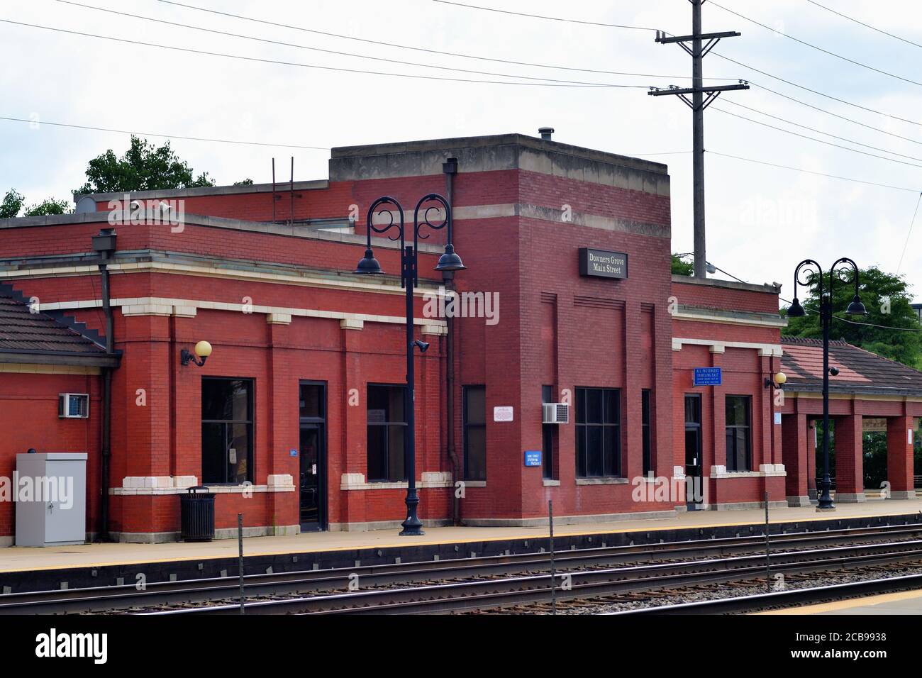 Downers Grove, Illinois, USA. The handsome Main Street commuter railroad station served by Metra in the southwestern Chicago suburb of Downers Grove. Stock Photo