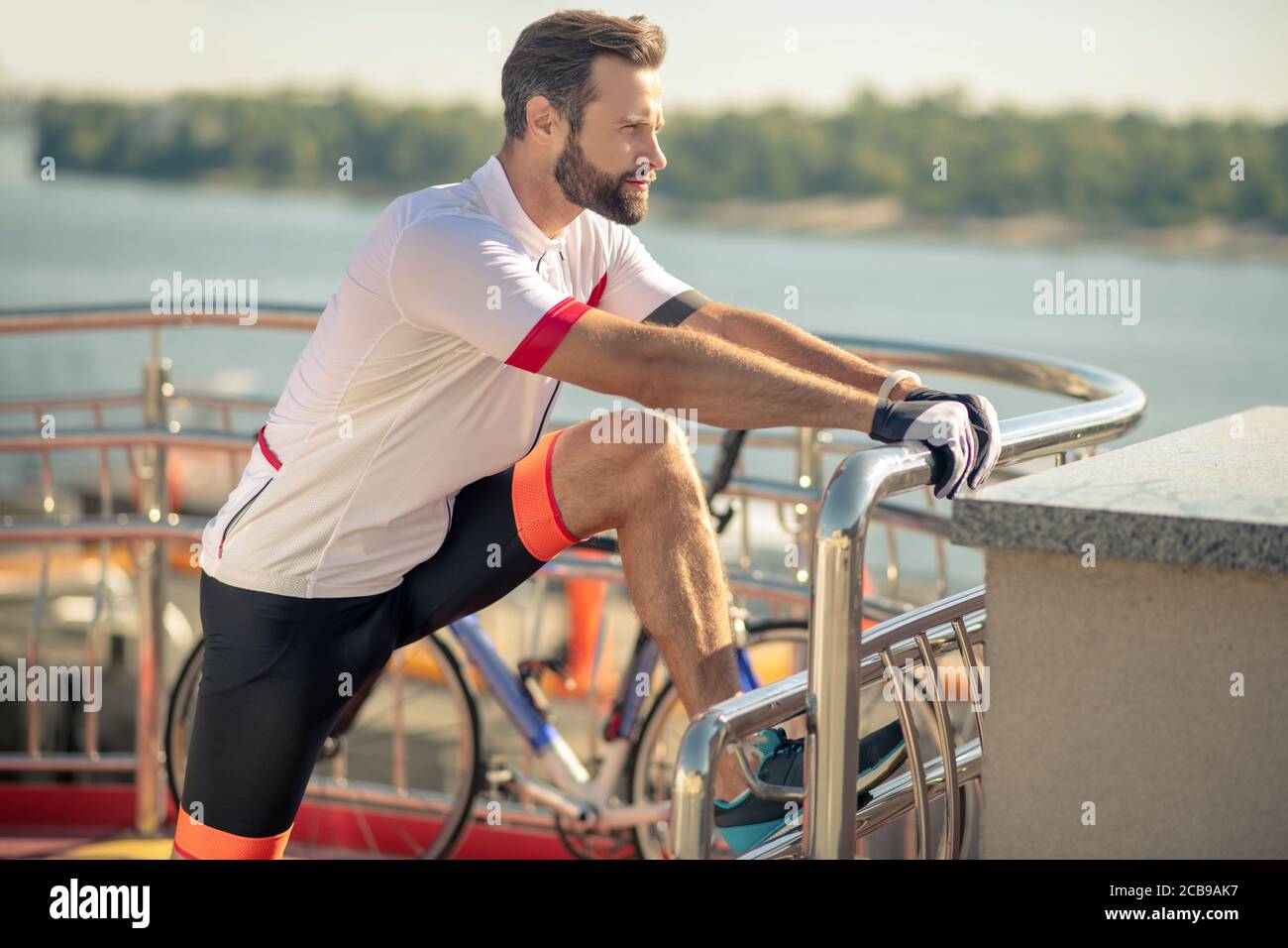 Profile sporty young man hi-res stock photography and images - Alamy