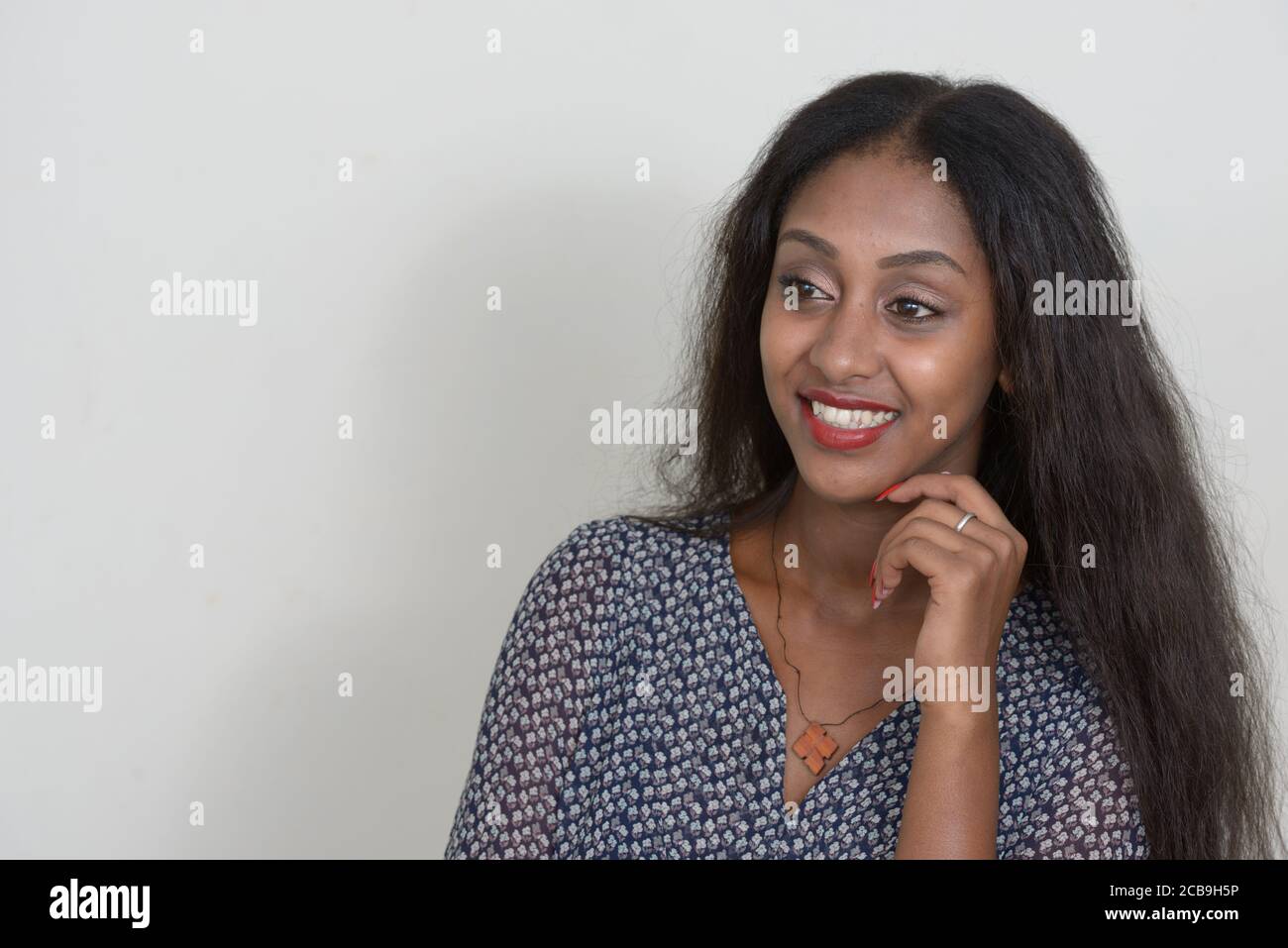Portrait of happy young beautiful African woman Stock Photo - Alamy