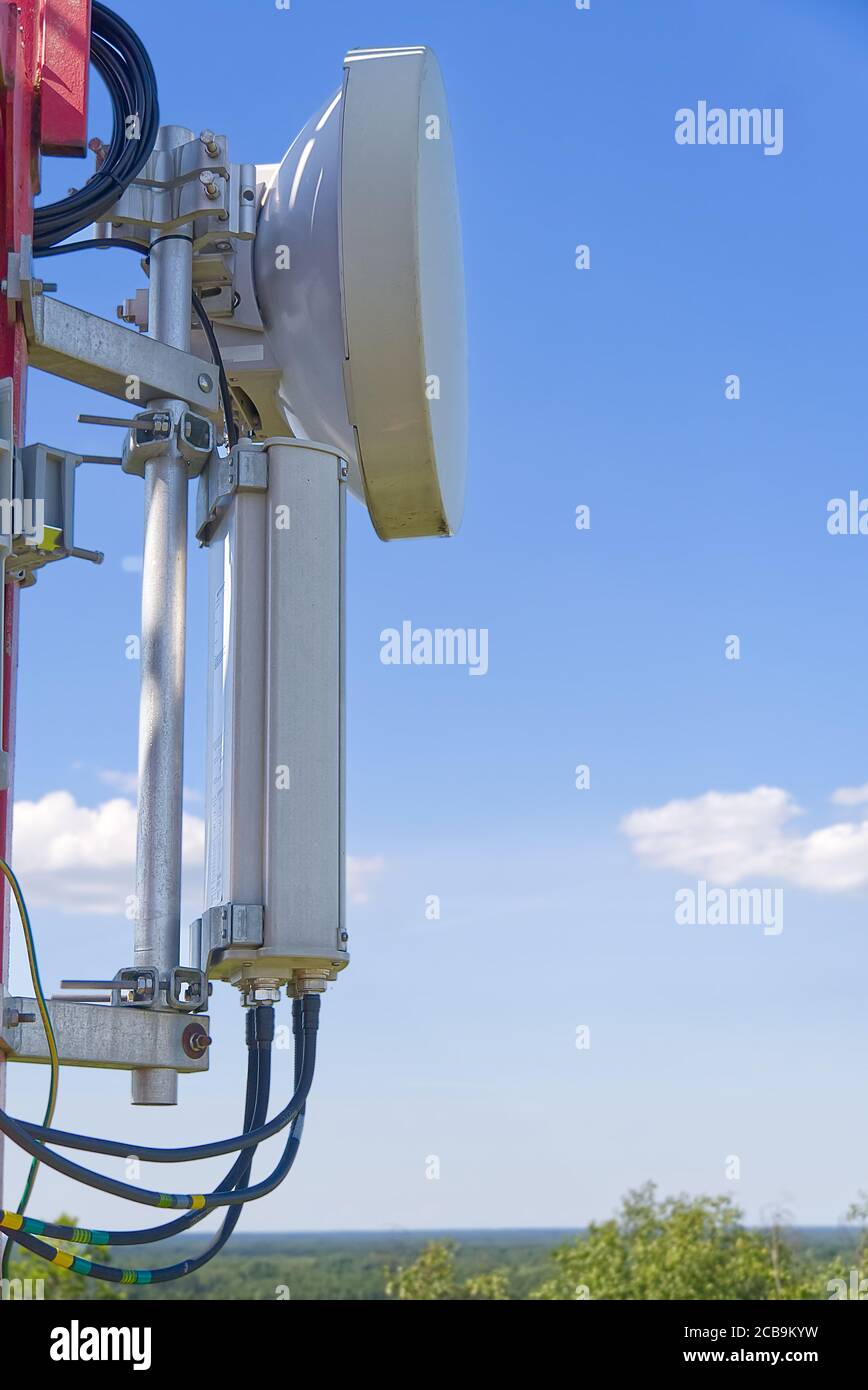 5g-gsm-lte-4g-mobile-internet-transmitters-close-up-concept-for-high