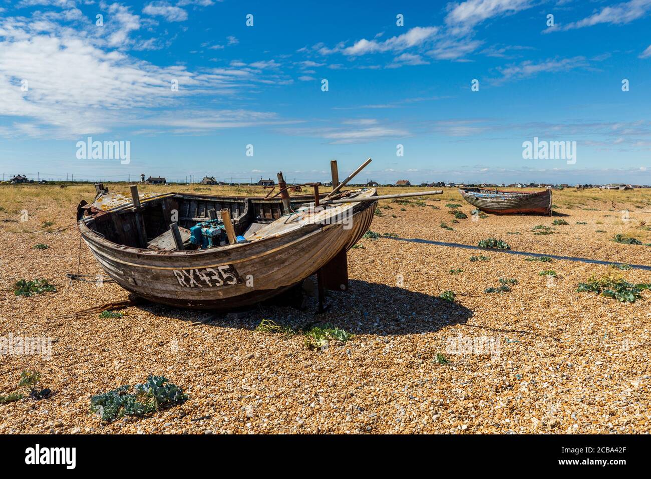 Fishing boats on the shingle beach at Dungeness in Kent, England Stock ...