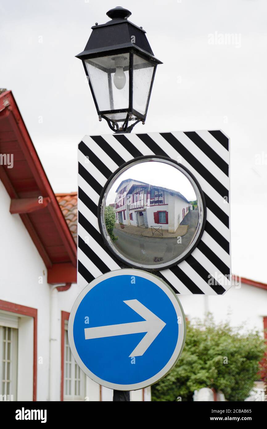 Streetlight with a mirror and a traffic signal, in the mirror you can