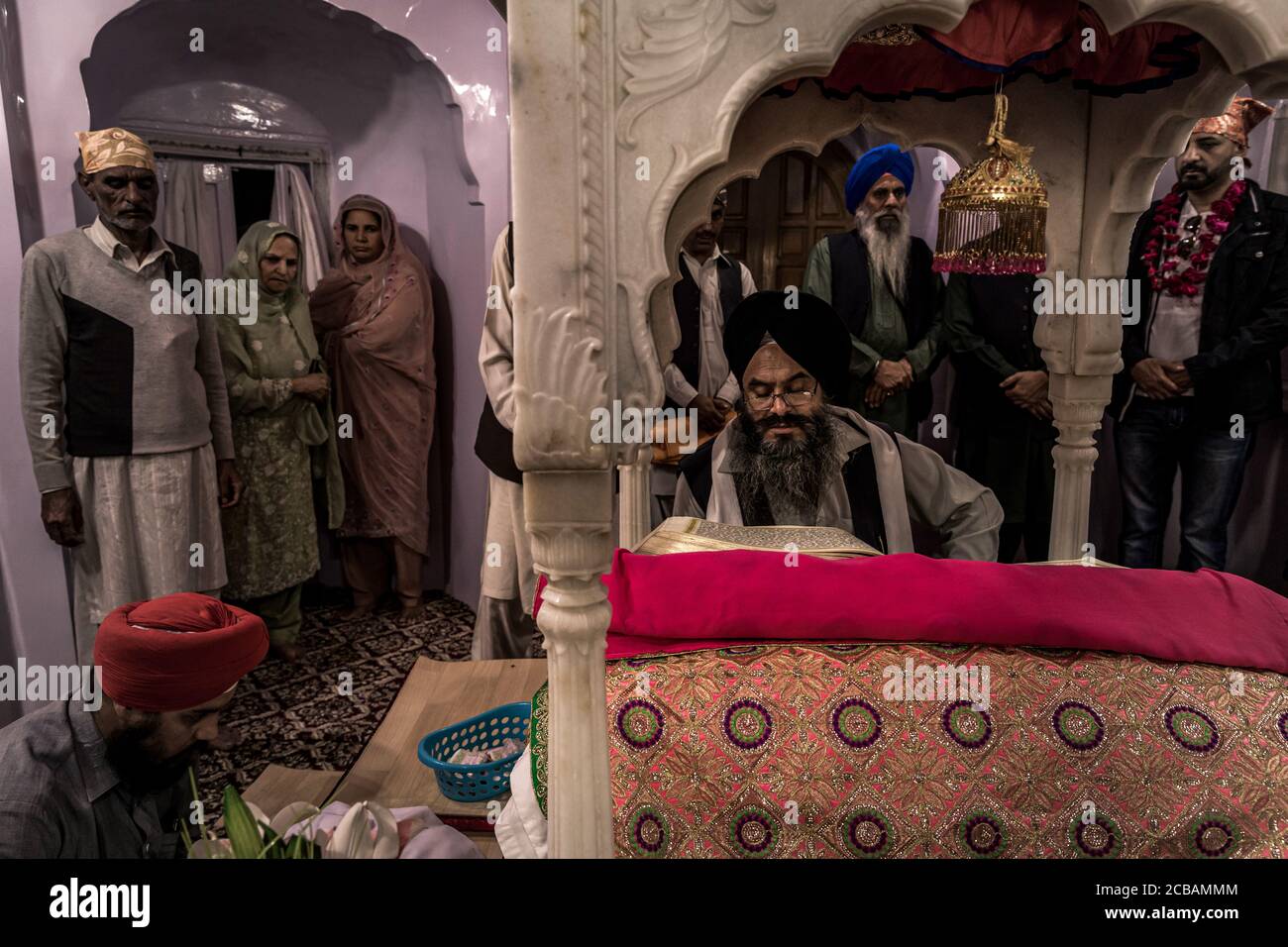 Sikh believers before Important sikh temple Gurudwara Janam Asthan Nankana Sahib the birthplace of Guru Nanak Sahib Ji Pakistan. Stock Photo