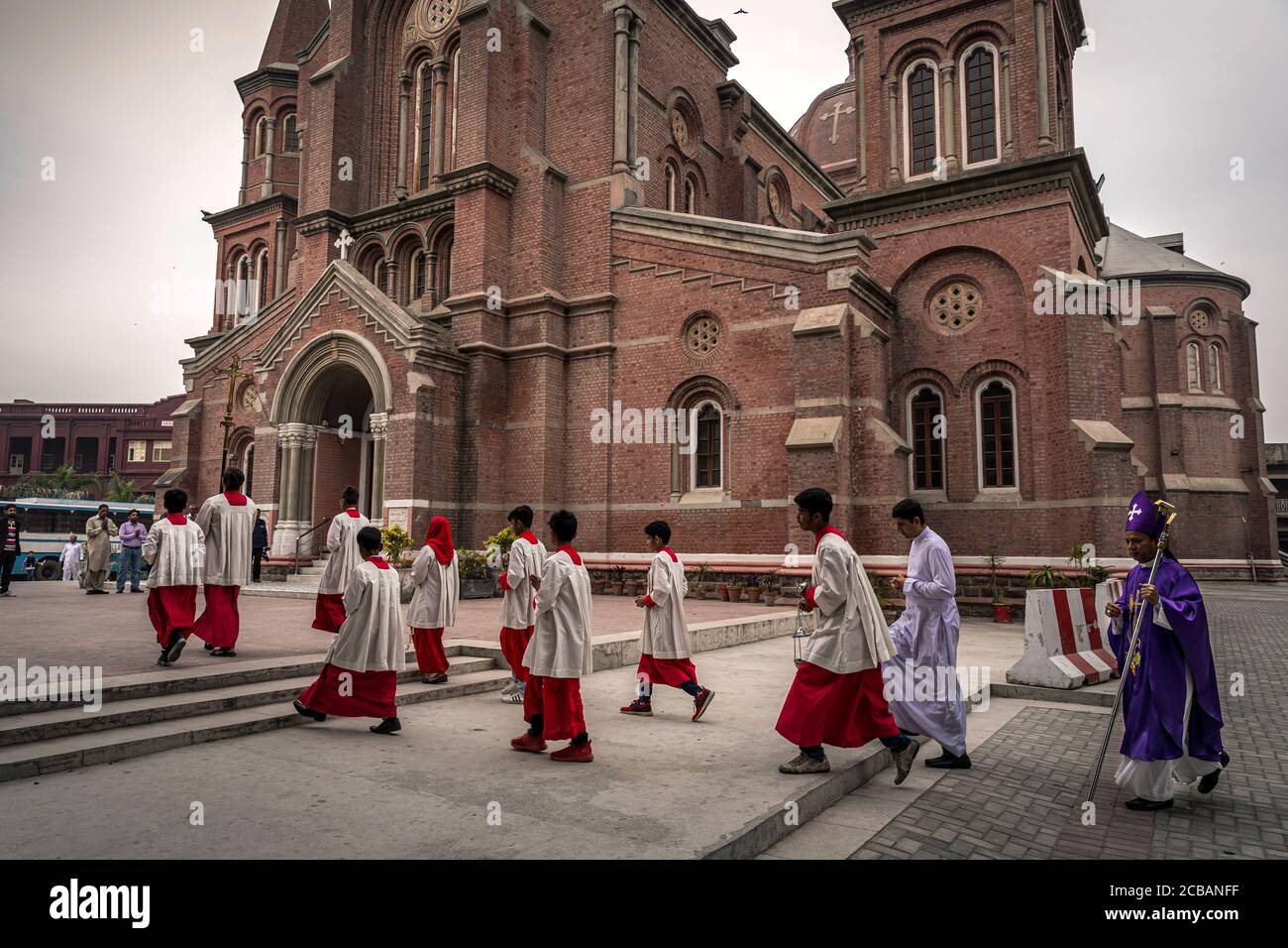 Mess diner accompany the bishop of Lahore, Sebastian Francis Shah to the Sunday service in the Sacred Heart Cathedral in Lahore in Pakistan. In 2015, the parish was attacked in the cathedral during a bomb attack where numerous victims were reported. Stock Photo