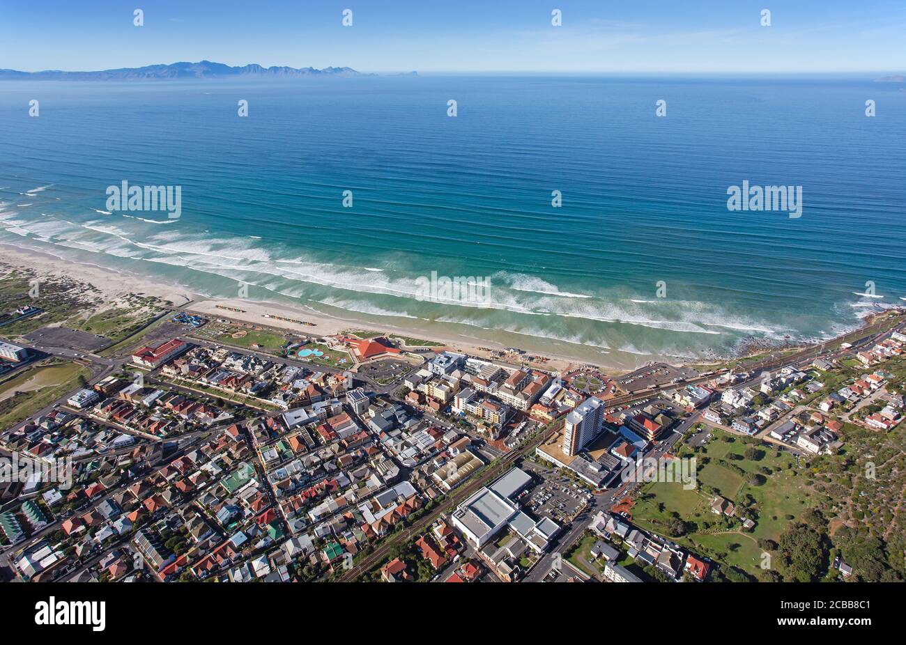 Aerial surfers hi-res stock photography and images - Alamy