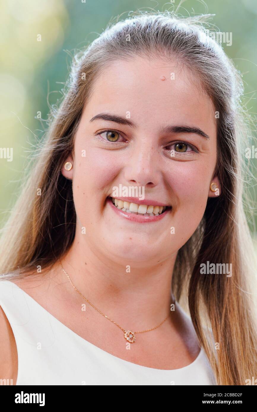 12 August 2020, Rhineland-Palatinate, Neustadt an der Weinstraße: Eva Lanzerath von der Ahr, candidate for the office of the German Wine Queen, is standing on the grounds of the Villa Böhm. The election of the German Wine Queen will take place on September 25th in the Saalbau in Neustadt an der Weinstraße, but due to the corona regulations without an audience. Also, only seven of the 13 wine-growing regions take part in the election. Photo: Uwe Anspach/dpa Stock Photo