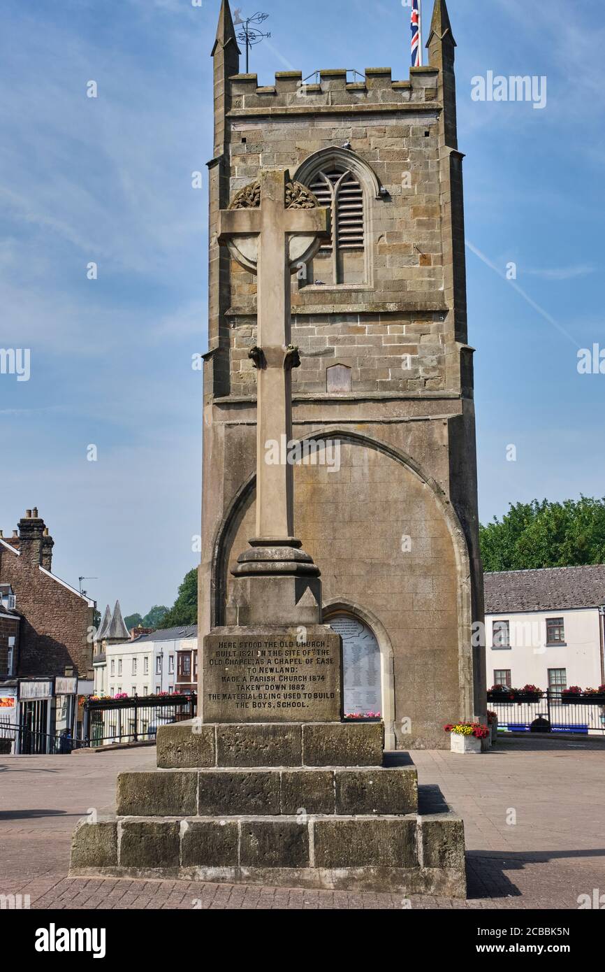 The CLock Tower and memorial cross at Coleford, Forest of Dean, Gloucestershire Stock Photo