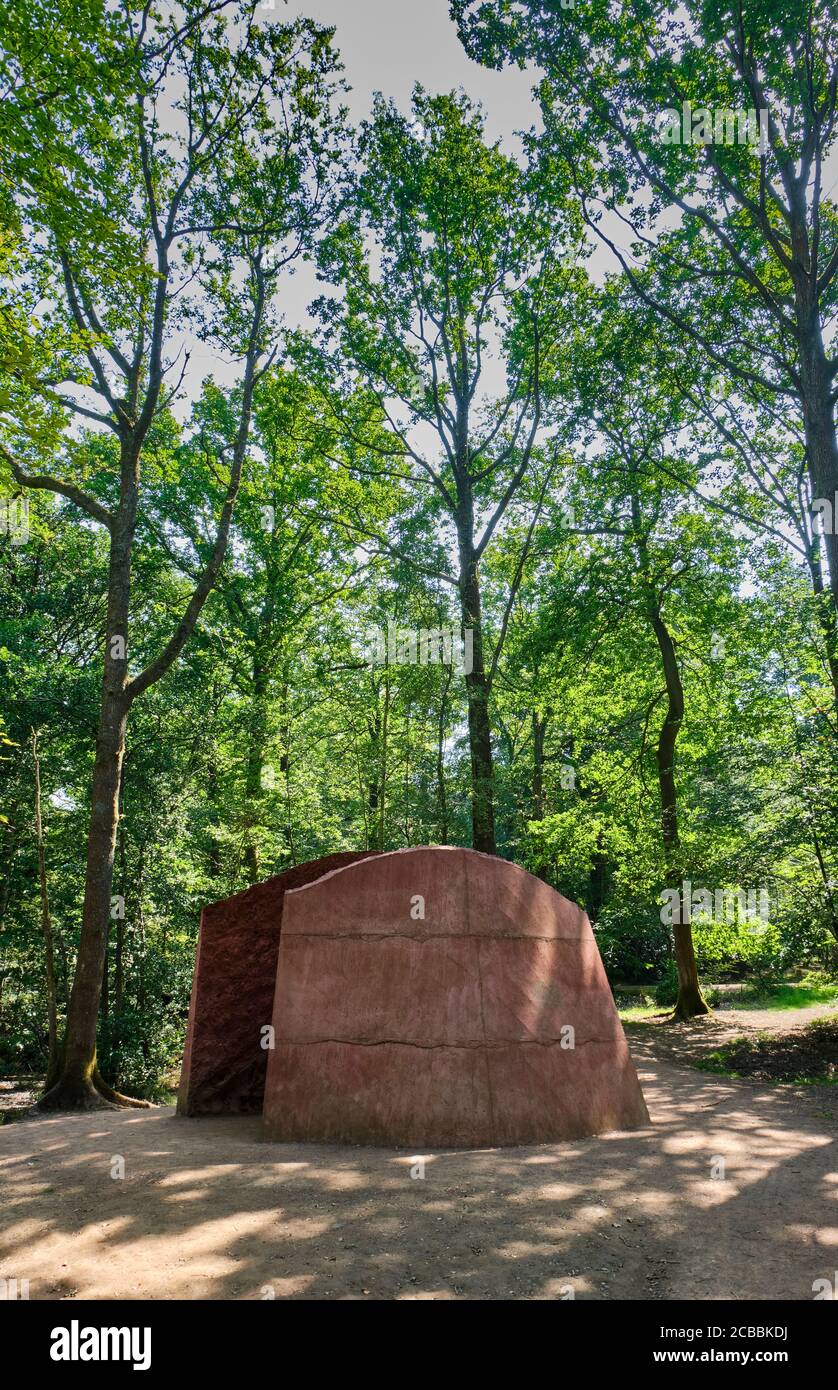 Threshold - a sculpture by Natasha Rosling at the Forest of Dean Sculpture Trail (inspired by Clearwell Caves) at Beechenhurst Woods, near Coleford, F Stock Photo