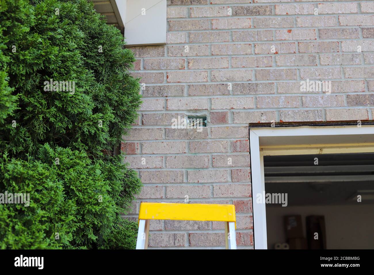 Installing lighting hires stock photography and images Alamy