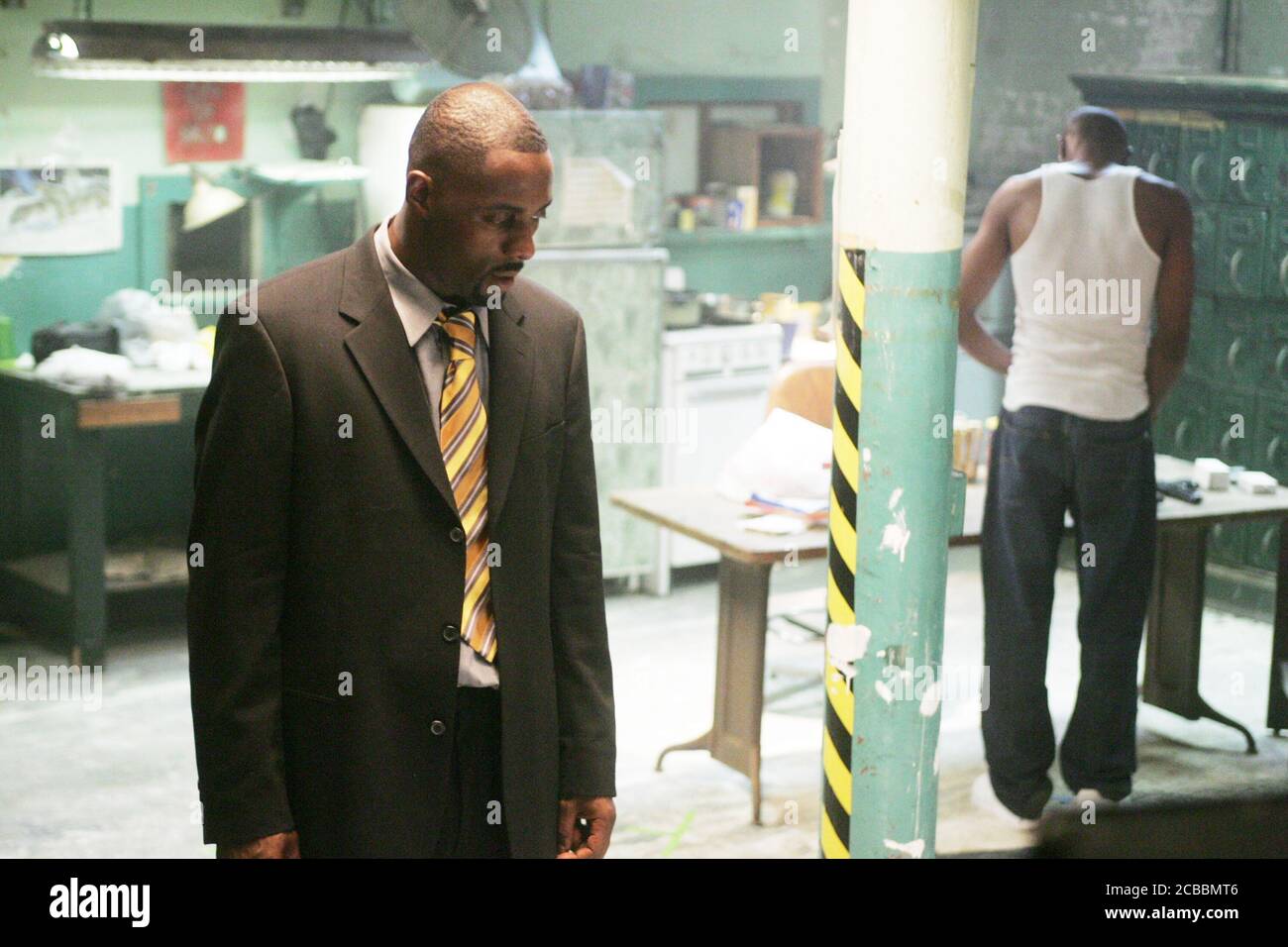 USA. Idris Elba and Wood Harris in the ©HBO TV series The Wire season 3 (20022008) . Plot