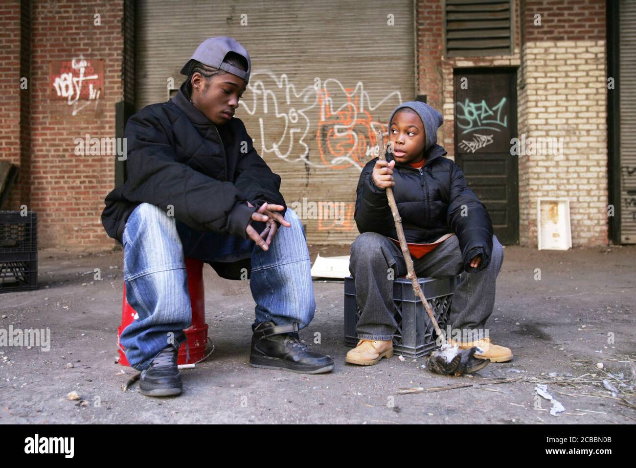 USA. Nathan Corbett and Thuliso Dingwall in the ©HBO TV series : The Wire -  season 4 (2002-2008) . Plot: The Baltimore drug scene, as seen through the  eyes of drug dealers