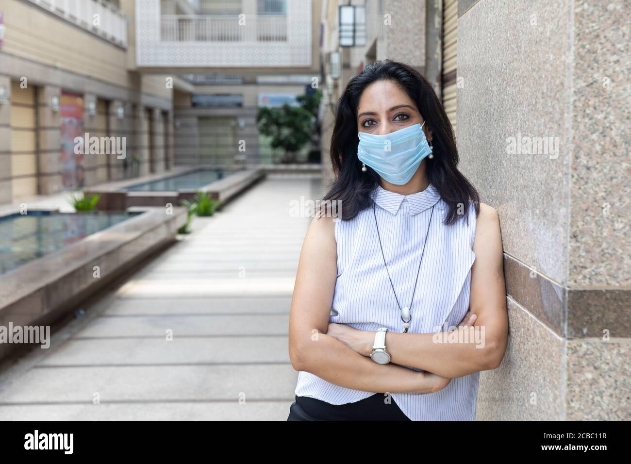 Woman wearing formal attire hi-res stock photography and images - Alamy