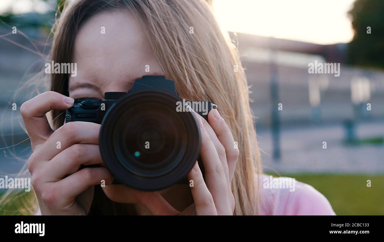 Photographer camera portrait viewfinder hires stock photography and