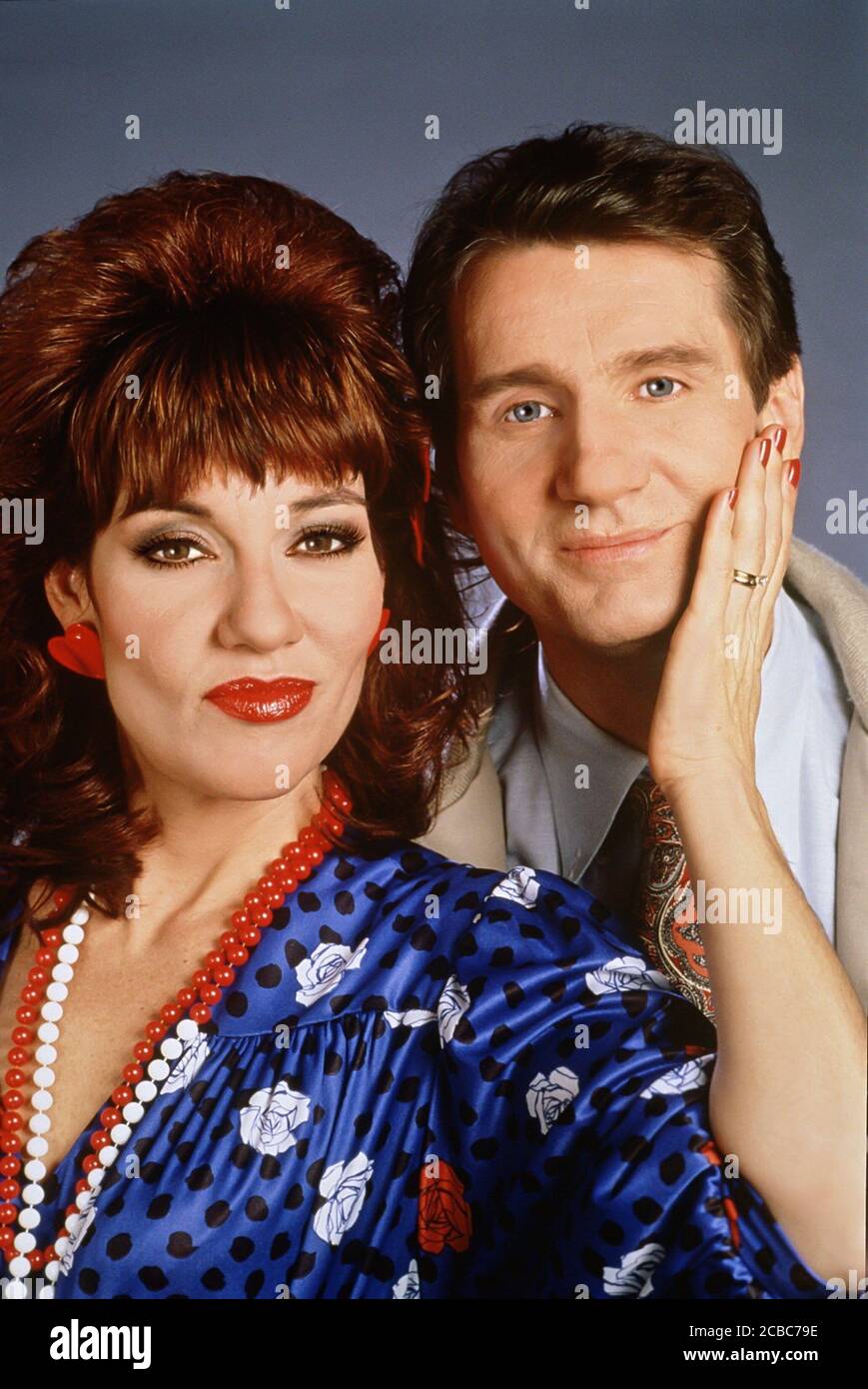 LIBRARY. USA. Katey Sagal and Ed O'Neill in the ©Fox Network TV series:  Married with Children (1987-1997) . Plot: Al Bundy is a misanthropic  women's shoe salesman with a miserable life. He