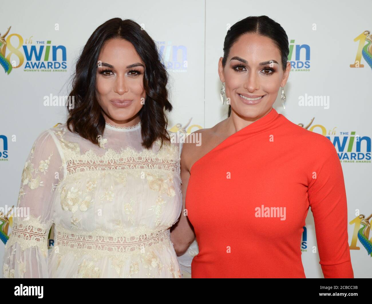 The bella twins hi-res stock photography and images - Alamy