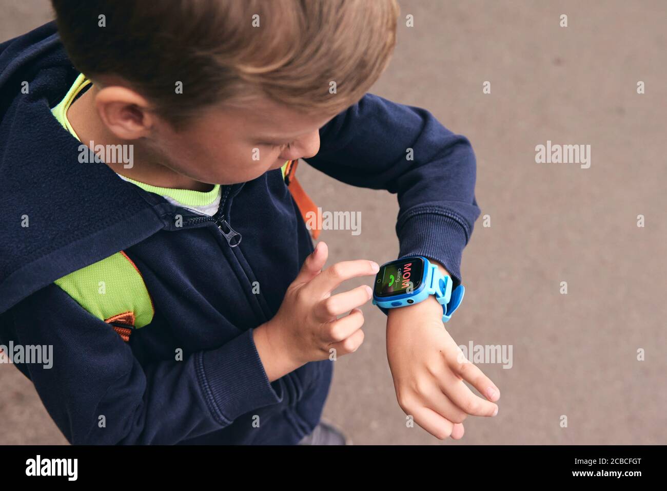 Wearable kids baby smart watch calls mom and location tracking with