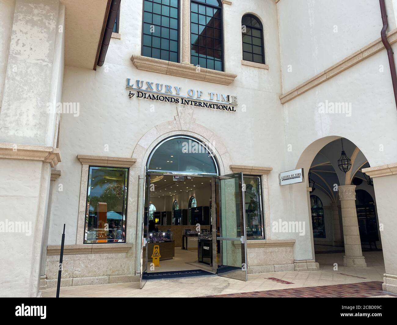 Orlando,FL/USA 6/13/20 The exterior of a Diamonds International store