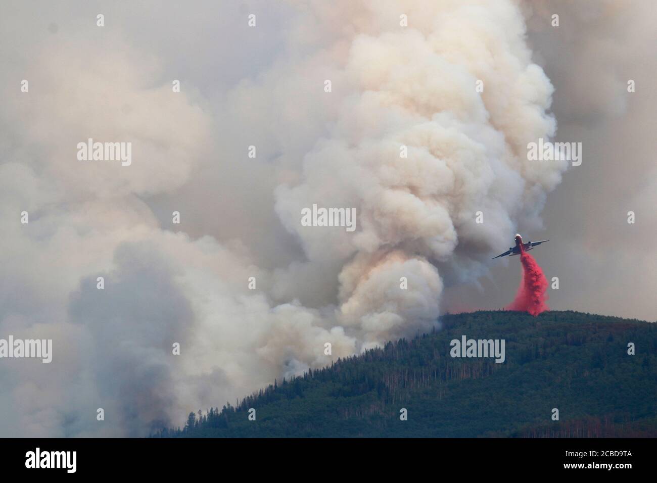Glenwood Canyon, Colorado, USA. 12th August 2020. An air tanker drops fire retardant in front of the  Grizzly Creek Fire. Credit: Christopher Mullen Stock Photo