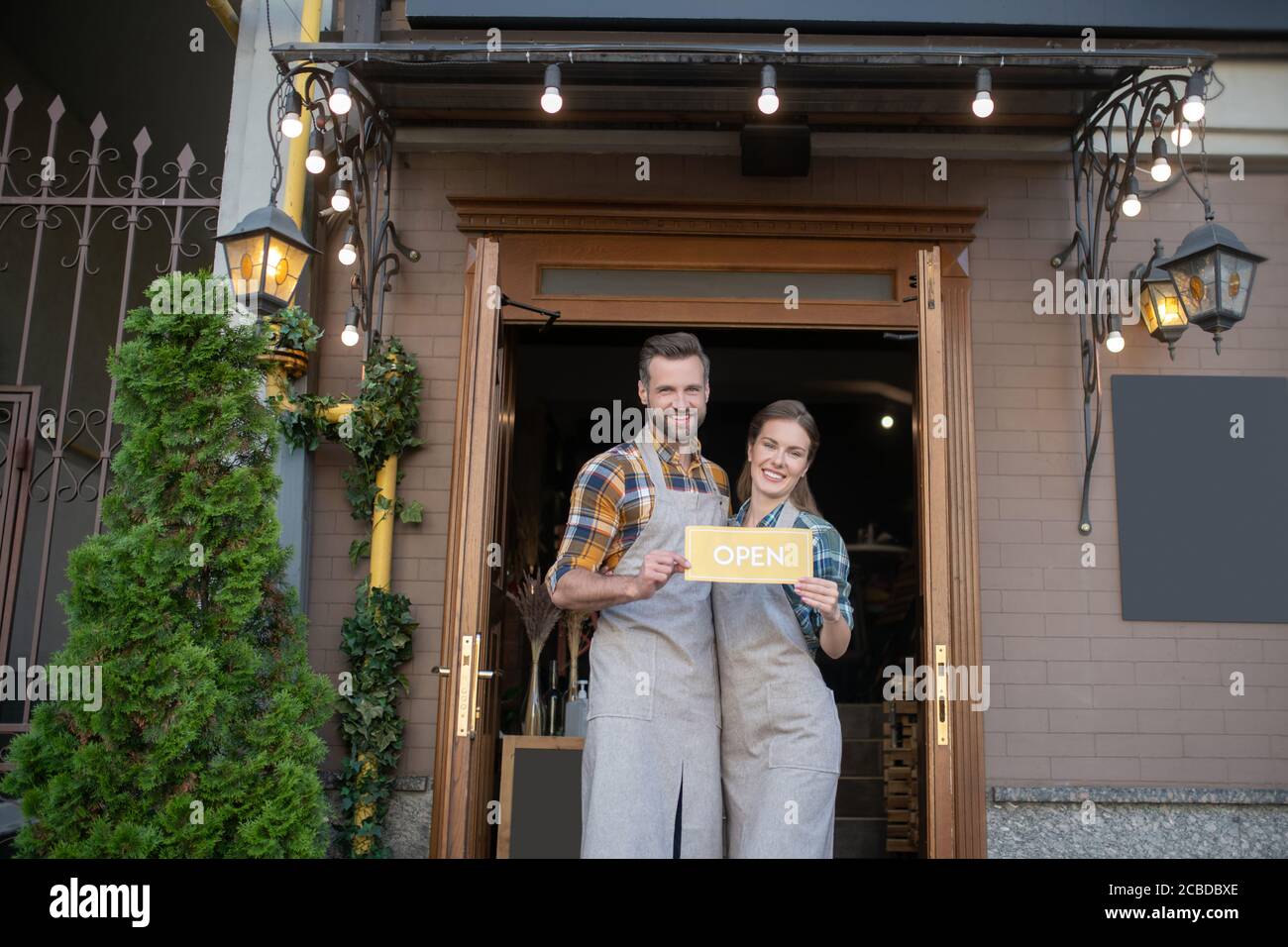 Yellow Aprons High Resolution Stock Photography and Images - Alamy