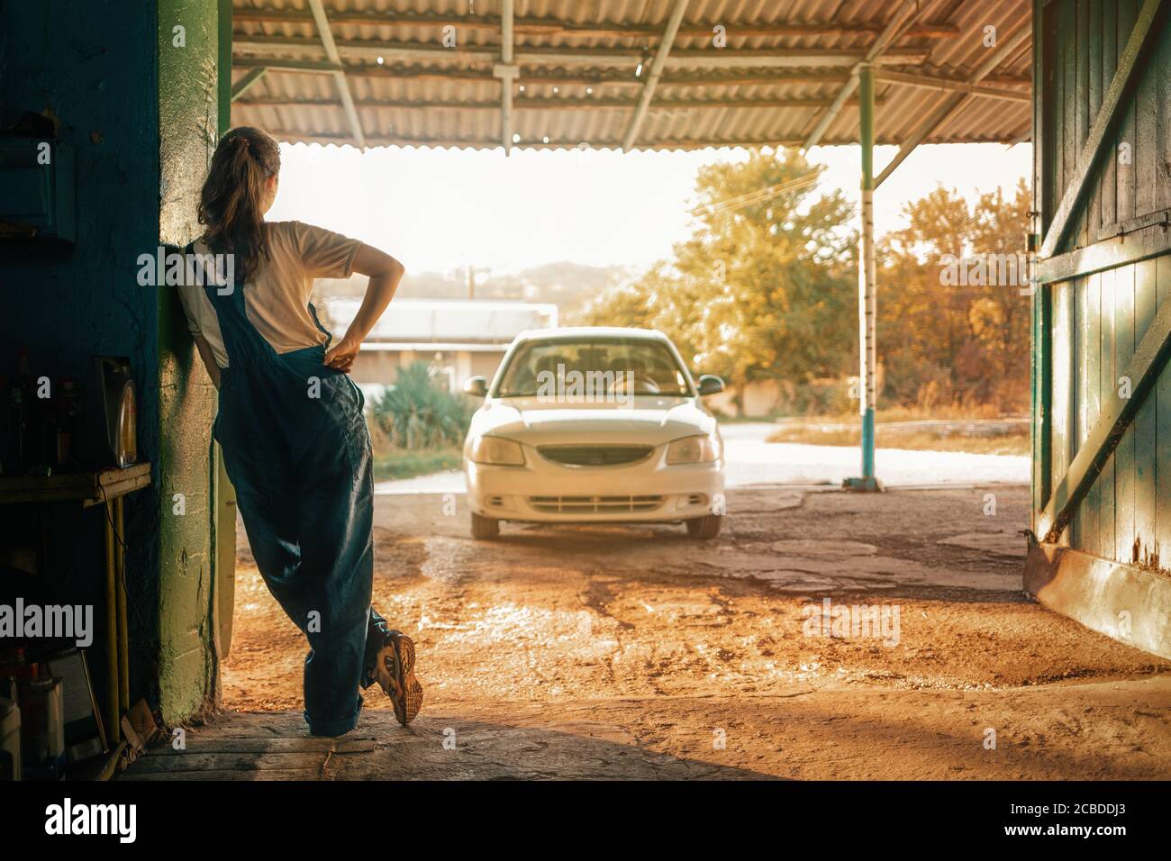 Auto parts factory woman hi-res stock photography and images - Alamy