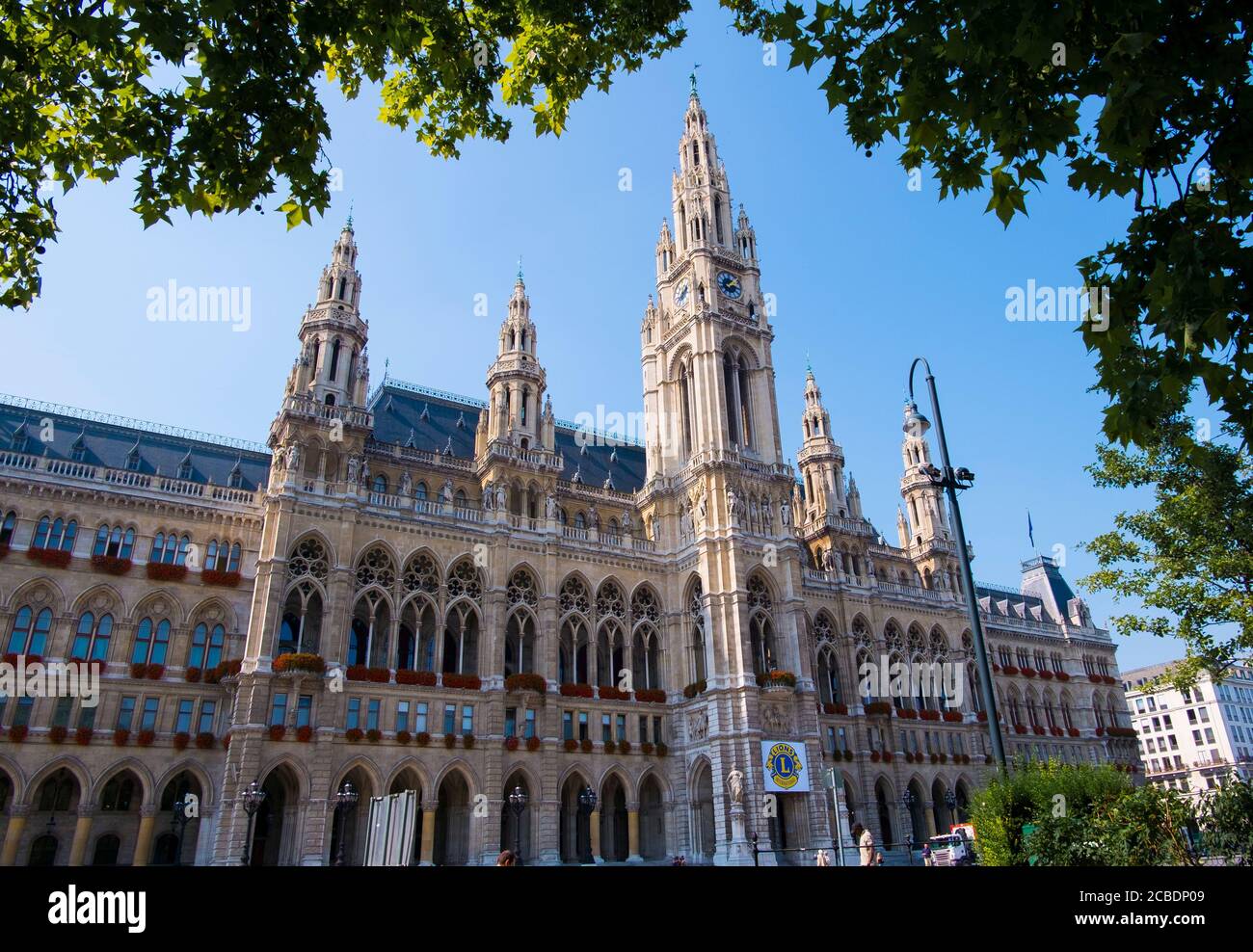 A sunny day look at the exterior facade of the Gothic Wiener Rathaus ...