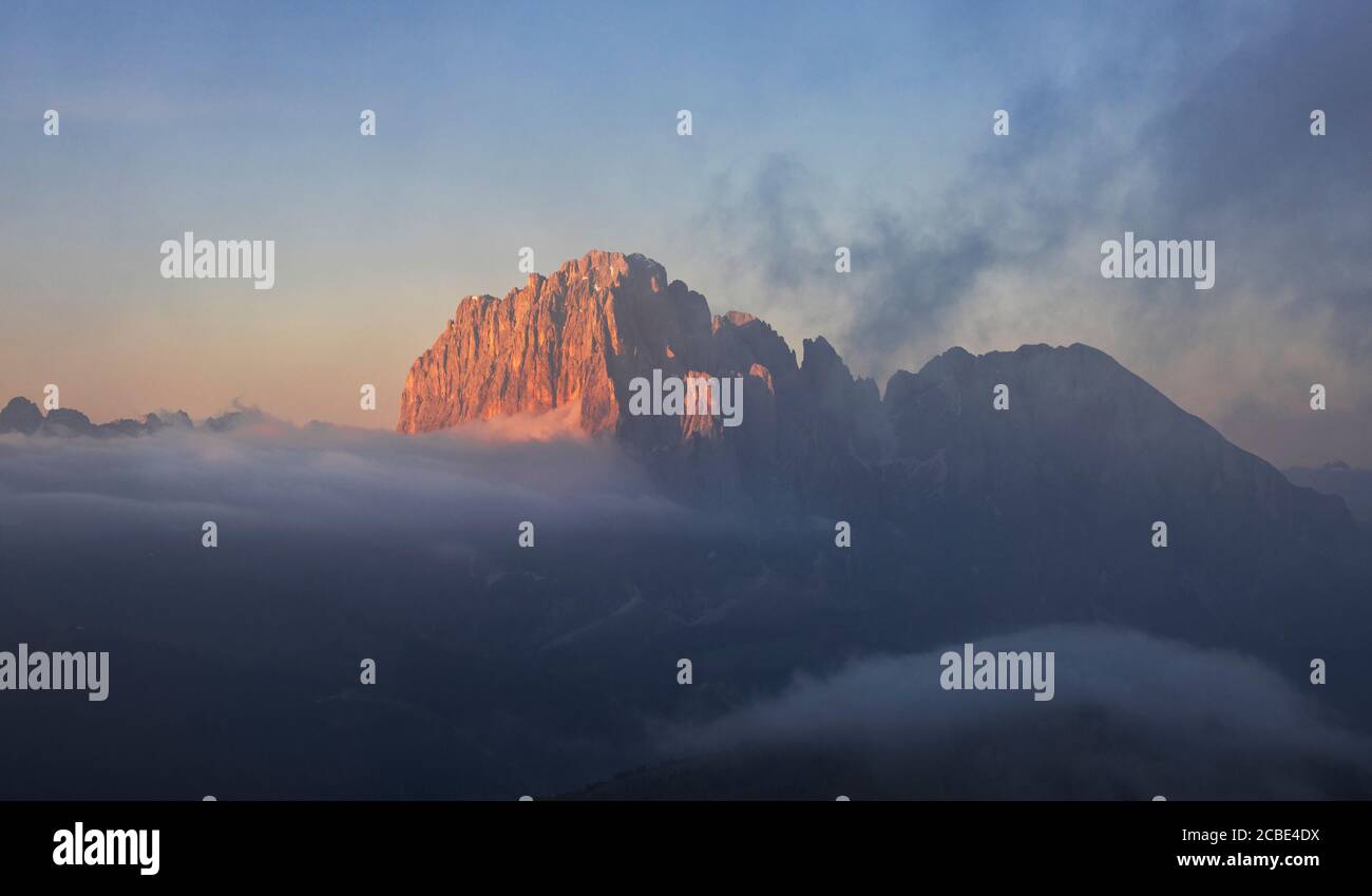 Misty sunrise over Sassolungo from Seceda, Gruppo delle Odle, Dolomiti di Gardena, Bolzano, Trentino Alto Adige, Italy, Southern Europe Stock Photo