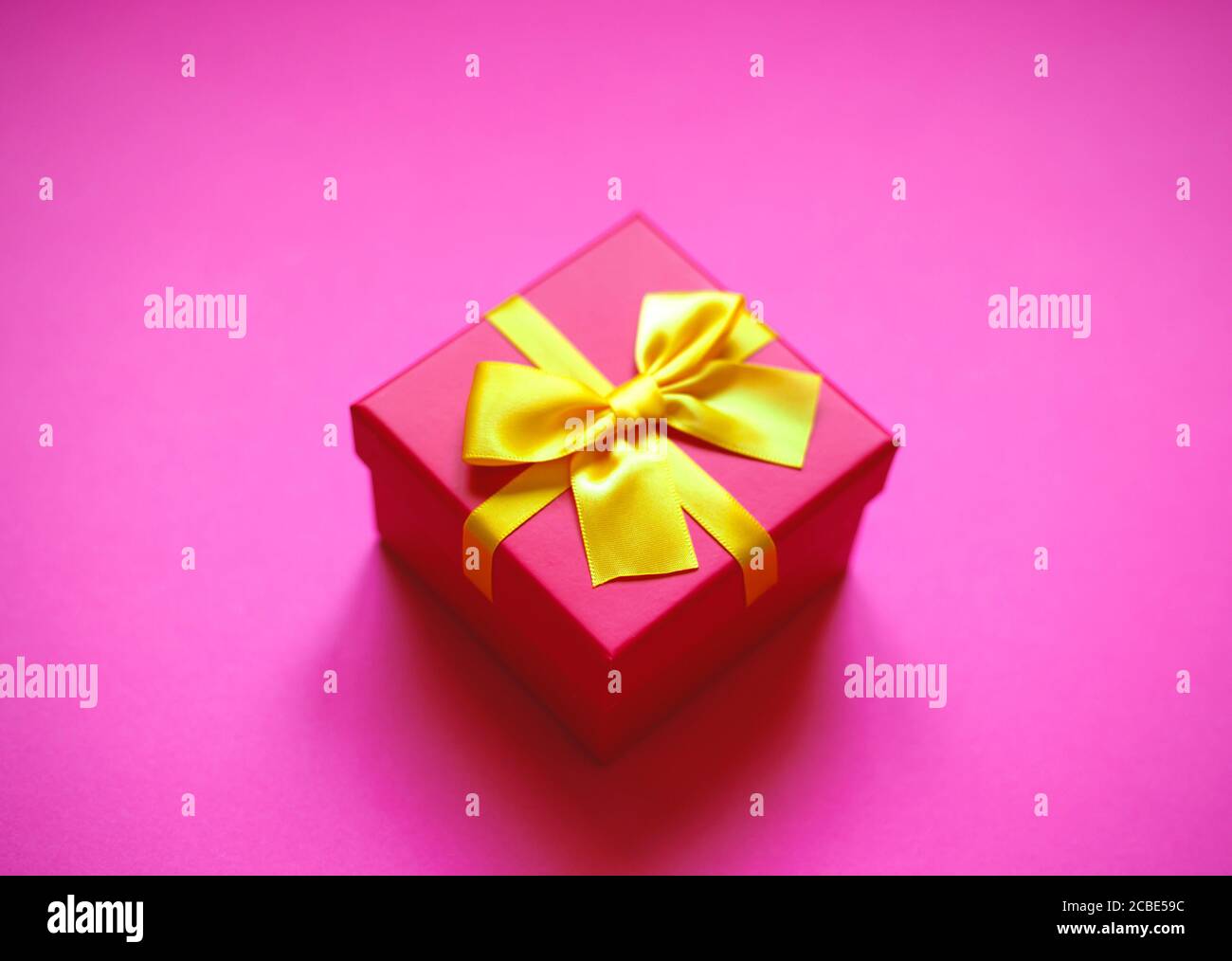 Shopping design gift box hi-res stock photography and images - Alamy