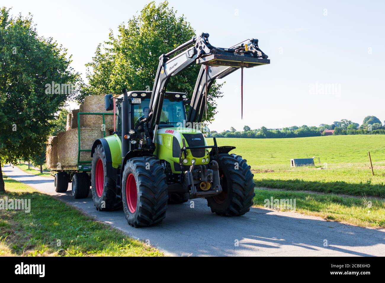 Wiese Traktor High Resolution Stock Photography and Images - Alamy